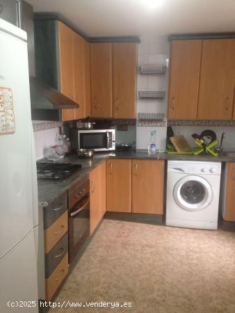 Alquiler de habitacion en piso compartir estudiantes - MURCIA