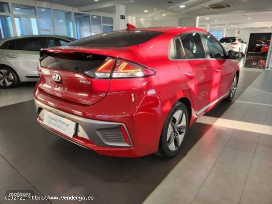 Hyundai Ioniq 1.6 GDI HEV Tecno DT de 2019 con 29.346 Km por 20.500 EUR. en Madrid