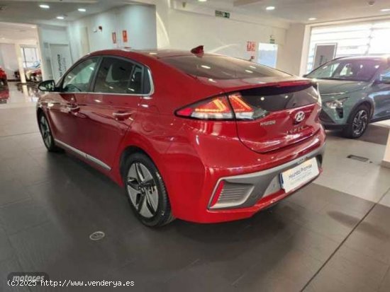 Hyundai Ioniq 1.6 GDI HEV Tecno DT de 2019 con 29.346 Km por 20.500 EUR. en Madrid