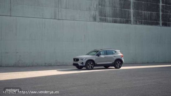 Volvo XC40 XC40 Plus, B3 Mild Hybrid, Gasolina, Dark de 2024 con 1 Km por 39.500 EUR. en Madrid