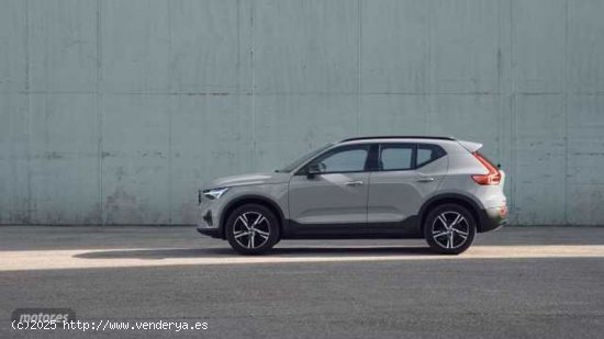 Volvo XC40 XC40 Plus, B3 Mild Hybrid, Gasolina, Dark de 2024 con 1 Km por 39.500 EUR. en Madrid