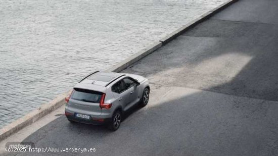 Volvo XC40 XC40 Plus, B3 Mild Hybrid, Gasolina, Dark de 2024 con 1 Km por 39.500 EUR. en Madrid