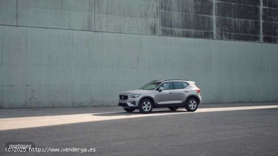 Volvo XC40 XC40 Essential, B3 Mild Hybrid, Gasolina de 2024 con 1 Km por 33.900 EUR. en Madrid