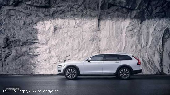 Volvo V 90 V90 Cross Country Plus, B4 AWD Mild Hybrid, Diesel, Bright de 2024 con 1 Km por 61.500 EU