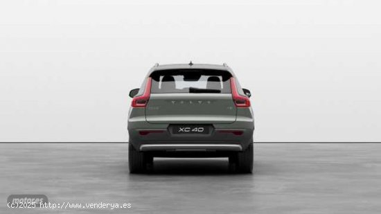 Volvo XC40 XC40 Core, T2 Automatica Microhibrido, Gasolina de 2024 con 1 Km por 33.900 EUR. en Madri