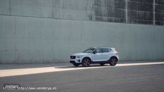 Volvo XC40 XC40 Plus, B3 Mild Hybrid, Gasolina, Dark de 2024 con 1 Km por 38.500 EUR. en Madrid