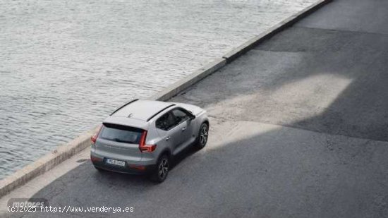 Volvo XC40 XC40 Plus, B3 Mild Hybrid, Gasolina, Dark de 2024 con 1 Km por 38.900 EUR. en Madrid