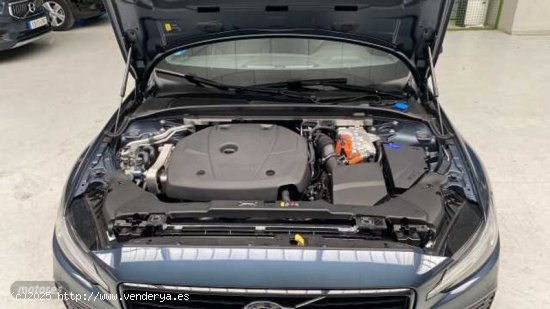 Volvo V 60 V60 Recharge R-Design, Recharge T6 eAWD plug-in hybrid de 2022 con 27.950 Km por 43.900 E