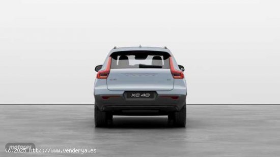 Volvo XC40 XC40 Plus, B3 Mild Hybrid, Gasolina, Dark de 2024 con 1 Km por 38.500 EUR. en Madrid