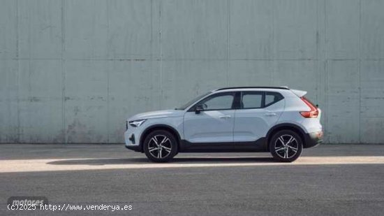 Volvo XC40 XC40 Plus, B3 Mild Hybrid, Gasolina, Dark de 2024 con 1 Km por 38.500 EUR. en Madrid