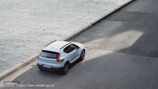 Volvo XC40 XC40 Plus, B3 Mild Hybrid, Gasolina, Dark de 2024 con 1 Km por 38.500 EUR. en Madrid