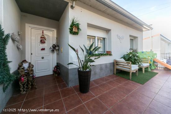  Preciosa casa pareada con jardín y vistas a Montserrat - BARCELONA 