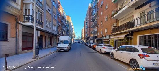 PISO DE 4 DORMITORIOS EN AVENIDA CARDENAL CISNEROS - BADAJOZ