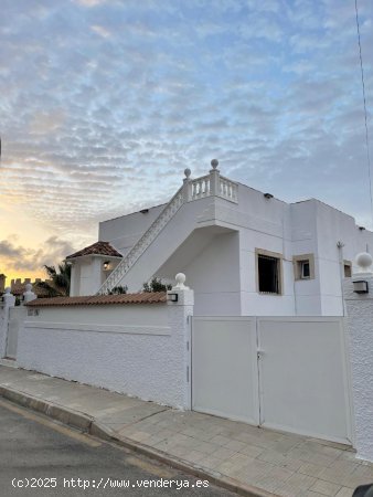 Villa en venta en San Miguel de Salinas (Alicante)