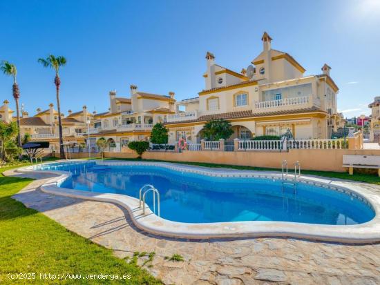  ADOSADO EN PLAYA FLAMENCA CON PISCINA COMUNITARIA - ALICANTE 