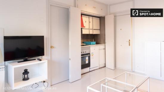 Elegante apartamento de 1 dormitorio con balcón en alquiler en Chamartín en Madrid - MADRID