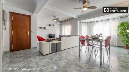 Elegante apartamento de 3 dormitorios con terraza en alquiler en Jesús - VALENCIA