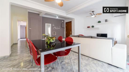 Elegante apartamento de 3 dormitorios con terraza en alquiler en Jesús - VALENCIA