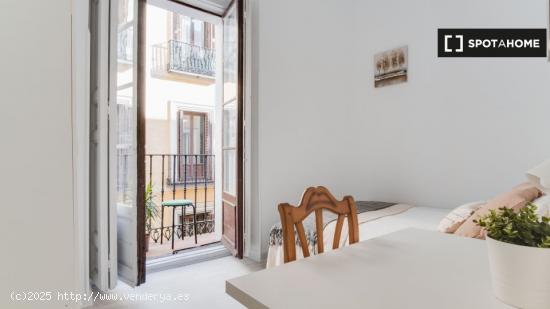 ¡Habitaciones en alquiler en un apartamento de 5 habitaciones en Madrid! - MADRID