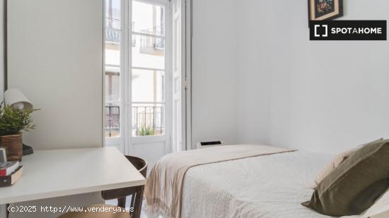 ¡Habitaciones en alquiler en un apartamento de 5 habitaciones en Madrid! - MADRID