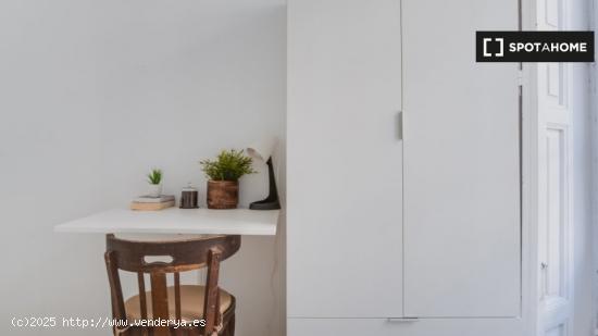 ¡Habitaciones en alquiler en un apartamento de 5 habitaciones en Madrid! - MADRID