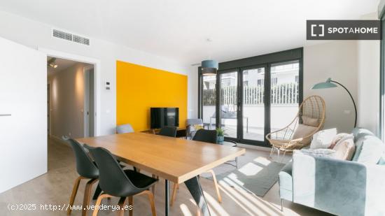 Moderno apartamento amueblado con dos terrazas y piscina comunitaria en Barcelona - BARCELONA