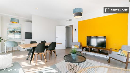 Moderno apartamento amueblado con dos terrazas y piscina comunitaria en Barcelona - BARCELONA