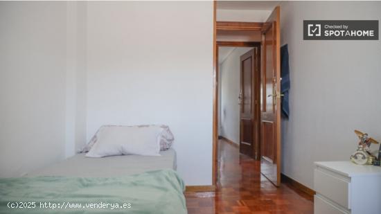 Se alquila habitación en piso de 4 dormitorios en Simancas - MADRID