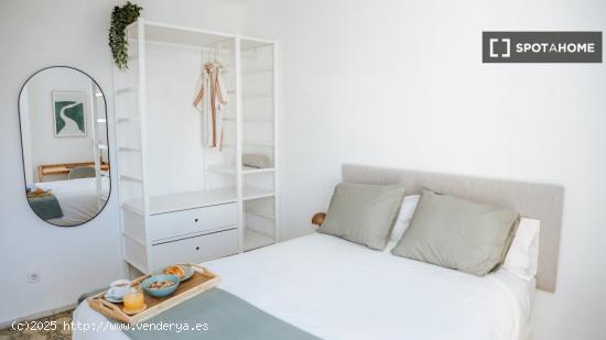 Habitación en piso compartido en barcelona. - BARCELONA