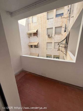  Se alquila habitación en piso compartido en Alicante - ALICANTE 