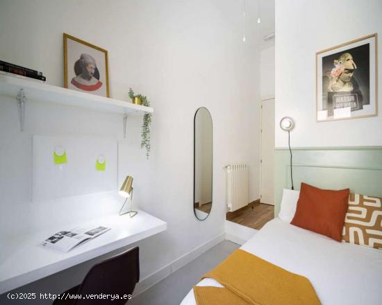  Habitación individual soleada con baño privado y con terraza - MADRID 