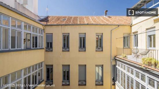 Habitación individual soleada con baño privado y con terraza - MADRID