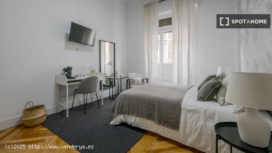 Preciosa habitación en alquiler situada en Madrid - MADRID