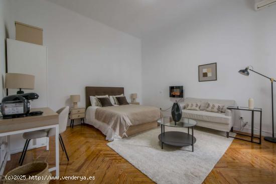  Preciosa habitación en alquiler situada en Madrid - MADRID 