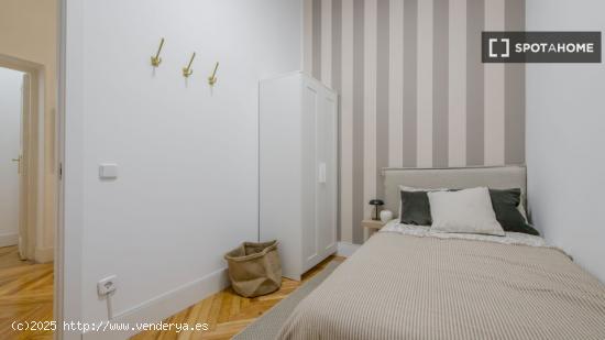 Preciosa habitación en alquiler situada en Madrid - MADRID