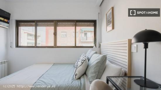 Preciosa habitación en alquiler situada en Madrid - MADRID