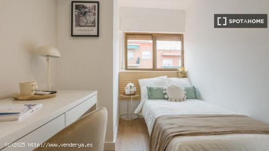 Preciosa habitación en alquiler situada en Madrid - MADRID