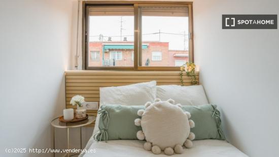 Preciosa habitación en alquiler situada en Madrid - MADRID