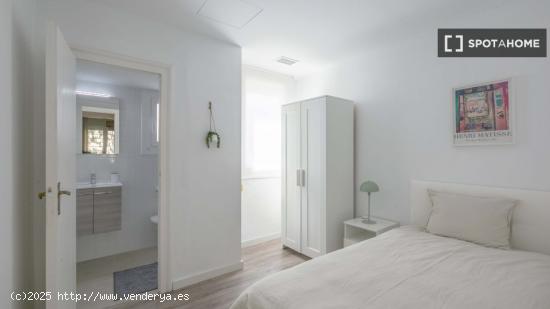 Habitación en piso compartido en barcelona. - BARCELONA