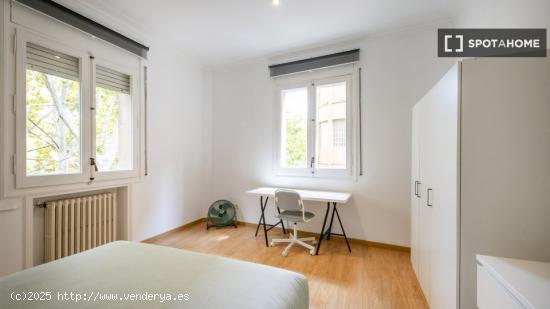 Habitación en piso compartido en barcelona. - BARCELONA