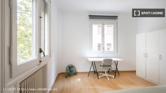 Habitación en piso compartido en barcelona. - BARCELONA