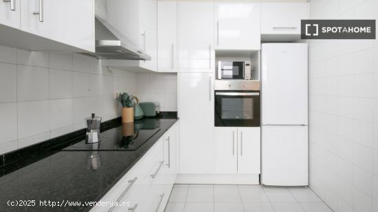 Habitación en piso compartido en barcelona. - BARCELONA