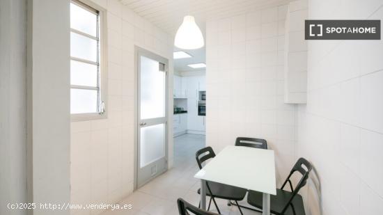 Habitación en piso compartido en barcelona. - BARCELONA