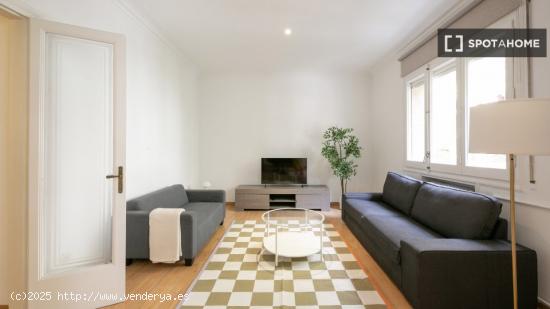 Habitación en piso compartido en barcelona. - BARCELONA