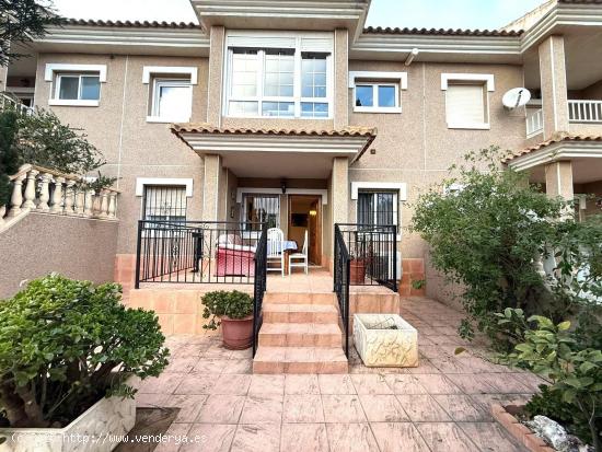 se vende bungalo con parcela y patio en comunidad con piscina en Los Altos de Torrevieja - ALICANTE