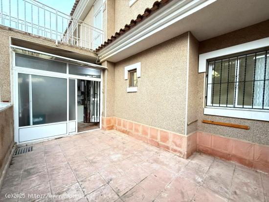 se vende bungalo con parcela y patio en comunidad con piscina en Los Altos de Torrevieja - ALICANTE