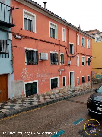 PISO EN VENTA EN LOS MORALEJOS PARA REFORMAR - CUENCA