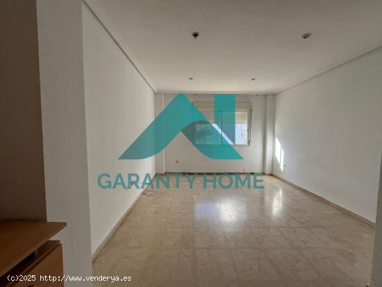 ¡SE ALQUILA APARTAMENTO EN ZONA PLAZA ITALIA, CÁCERES! 🏡✨ - CACERES