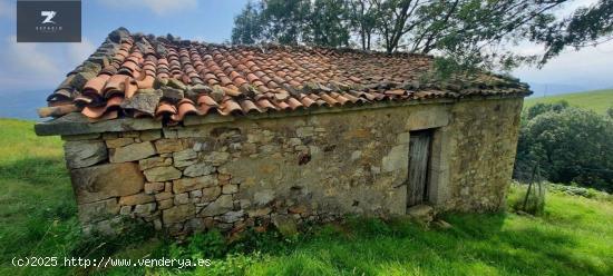 VENTA DE  CABAÑA PASIEGA EN TEZANOS - CANTABRIA