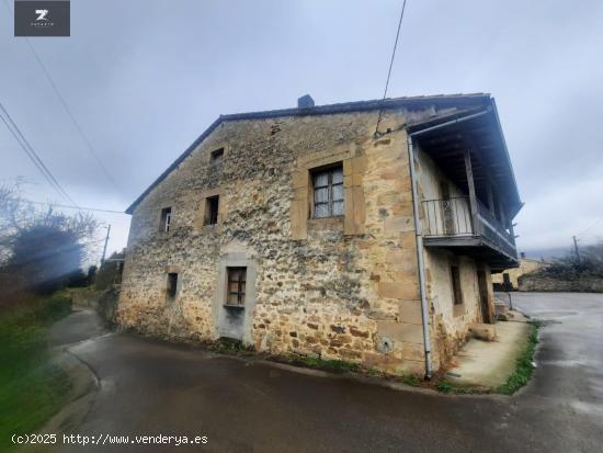 AMPLIA CASA DE PUEBLO EN VILLACARRIEDO - CANTABRIA